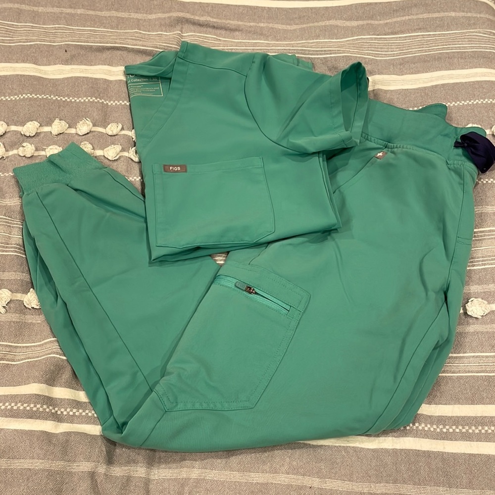 Figs, Catarina top, jogger pants size XS